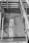 845539 Afbeelding van de blootgelegde aardlaag bij een opgraving op het Domplein te Utrecht.